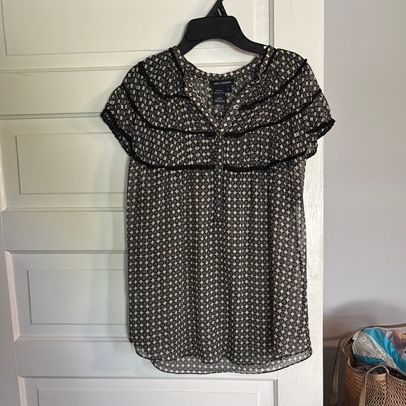 Max Edition Black and White Flutter Sleeve Ruffled Blouse - Picture 1 of 3